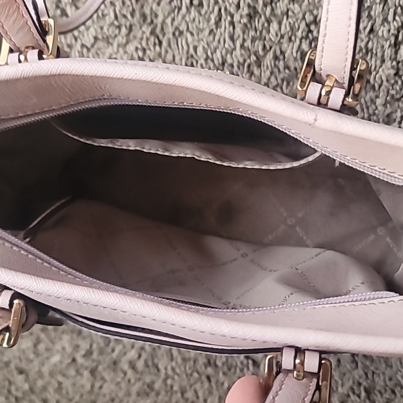 Michael kors purse - Picture 3 of 6